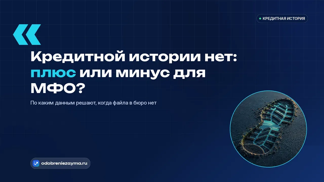 Единственный свежий след ботинка на нетронутой ровной полосе влажного песка, в углублении следа стоит вода — метафора истории, в которой пока нет ни одной записи